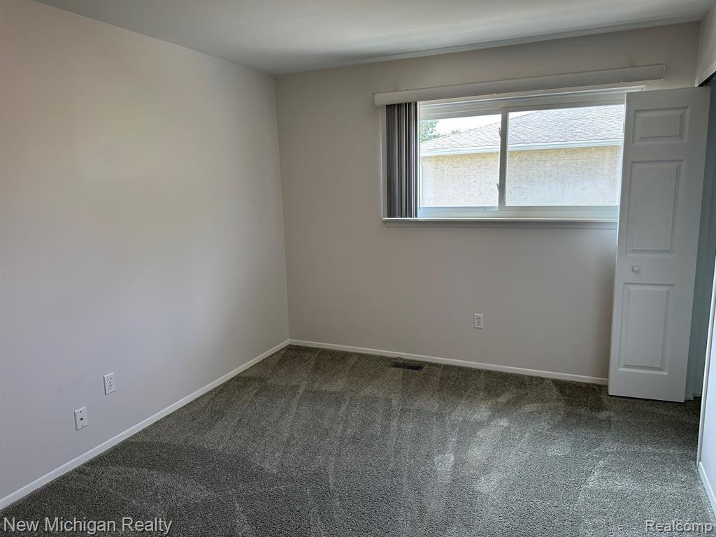 8813 GEORGE F BUNKER Boulevard, Sterling Heights, MI 48313 — Photo 7