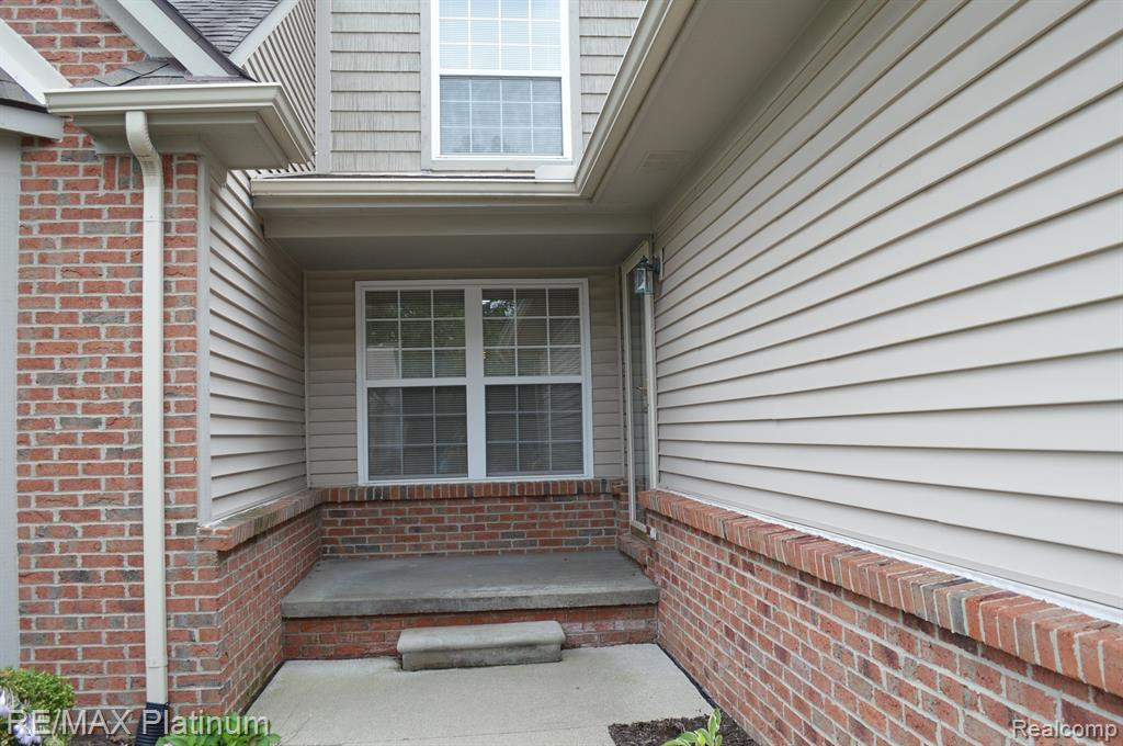 2580 KERRIA Drive, Howell, MI 48855 — Photo 2