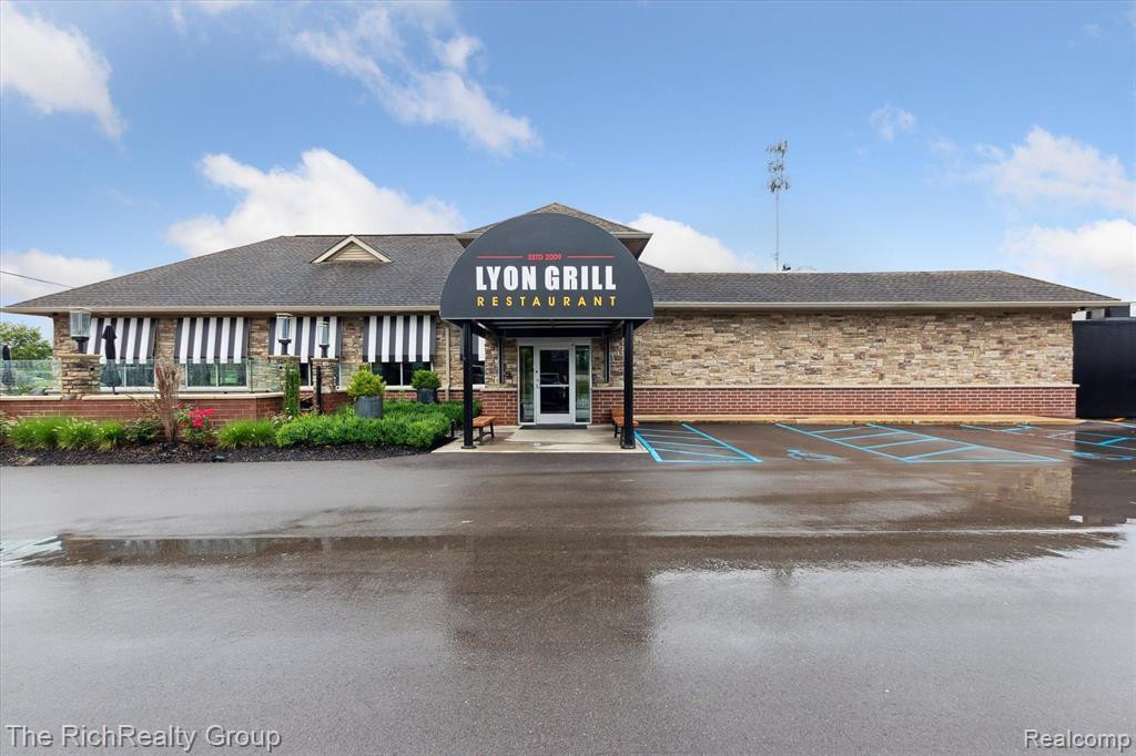 20876 Oak Tree Drive, South Lyon, MI 48178 — Photo 43