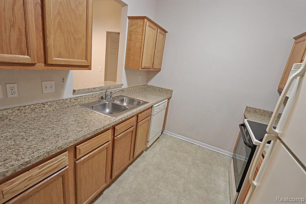 48431 MANOR BRIDGE Drive, 213, Canton, MI 48188 — Photo 7