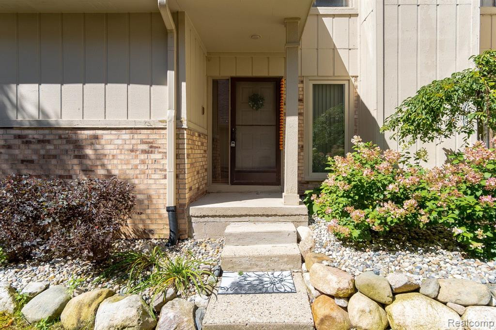 29248 LAUREL Drive, Farmington Hills, MI 48331 — Photo 3