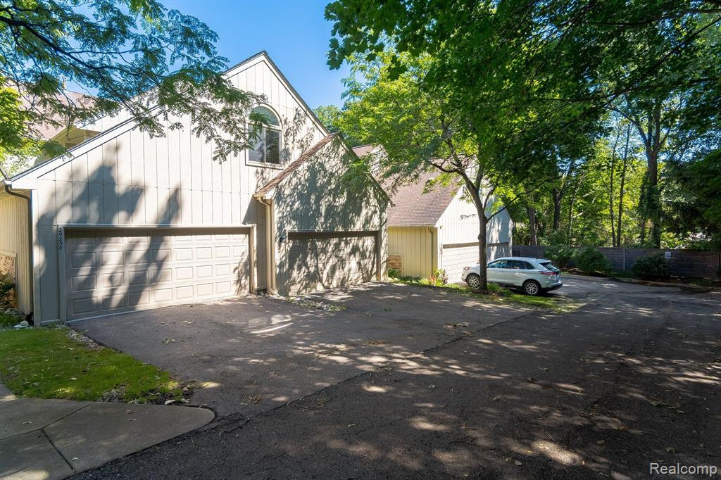 29248 LAUREL Drive, Farmington Hills, MI 48331 — Photo 4