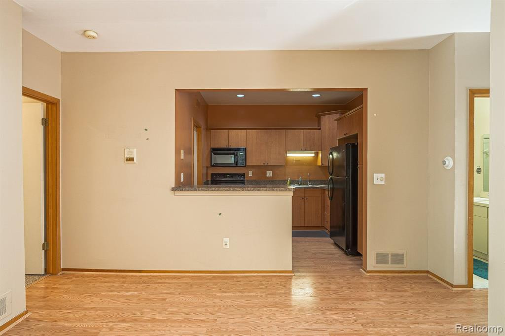 29248 LAUREL Drive, Farmington Hills, MI 48331 — Photo 9