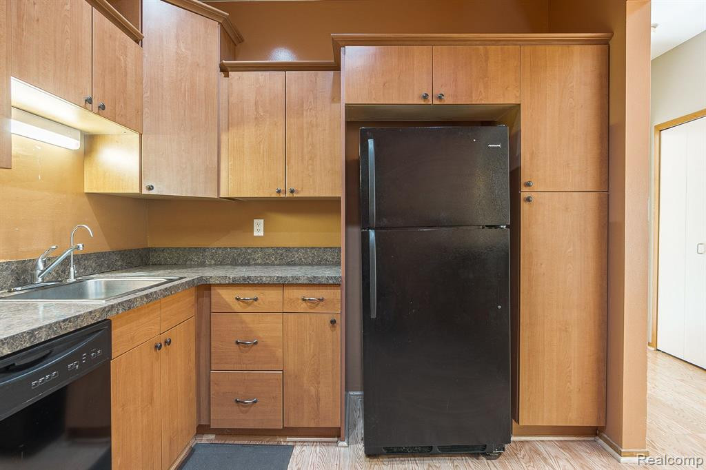 29248 LAUREL Drive, Farmington Hills, MI 48331 — Photo 11