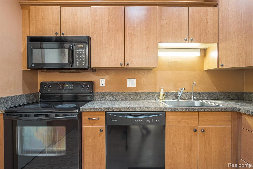 29248 LAUREL Drive, Farmington Hills, MI 48331 — Photo 12