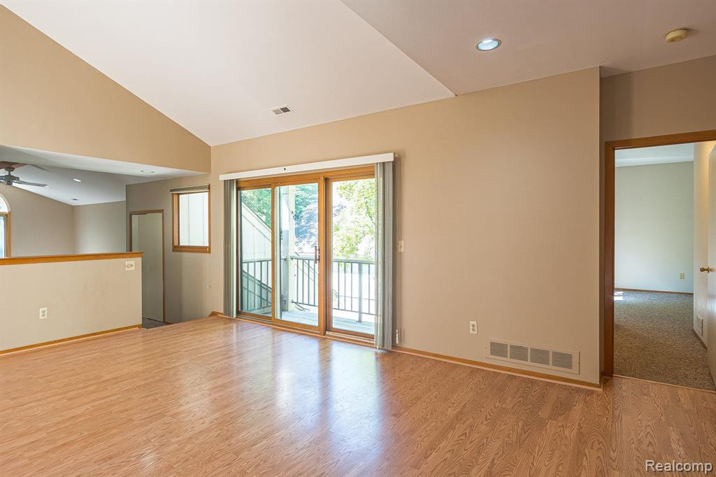 29248 LAUREL Drive, Farmington Hills, MI 48331 — Photo 14
