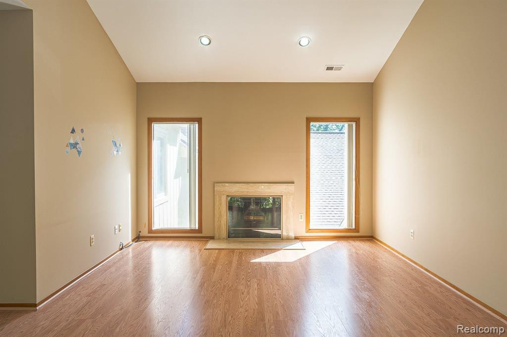 29248 LAUREL Drive, Farmington Hills, MI 48331 — Photo 17