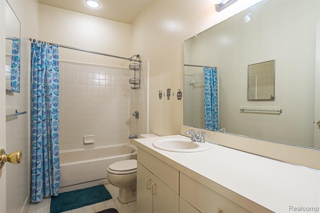 29248 LAUREL Drive, Farmington Hills, MI 48331 — Photo 26