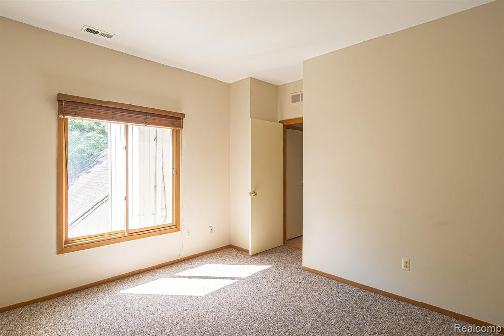 29248 LAUREL Drive, Farmington Hills, MI 48331 — Photo 28