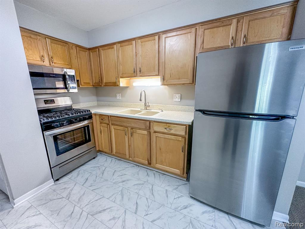 41856 LANGLEY Drive, Sterling Heights, MI 48313 — Photo 10