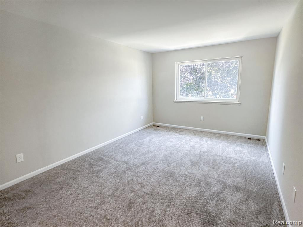 41856 LANGLEY Drive, Sterling Heights, MI 48313 — Photo 16