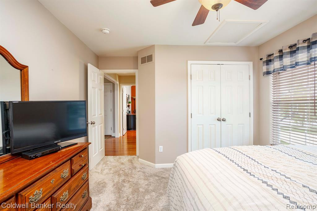 26404 GREAT PLAINS Drive, South Lyon, MI 48178 — Photo 8