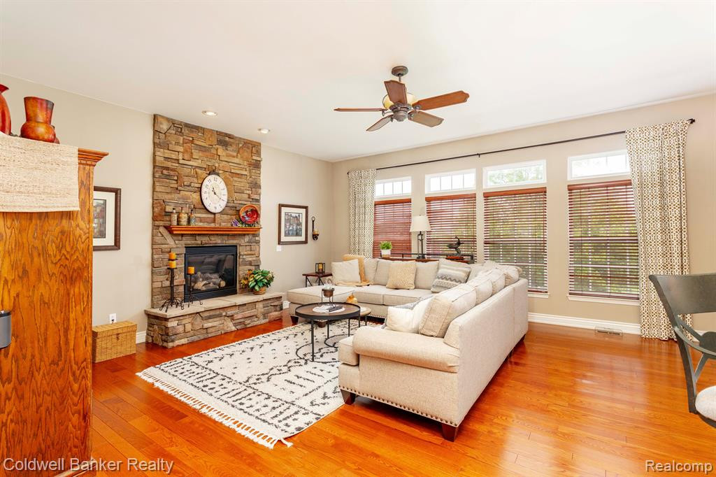 26404 GREAT PLAINS Drive, South Lyon, MI 48178 — Photo 13