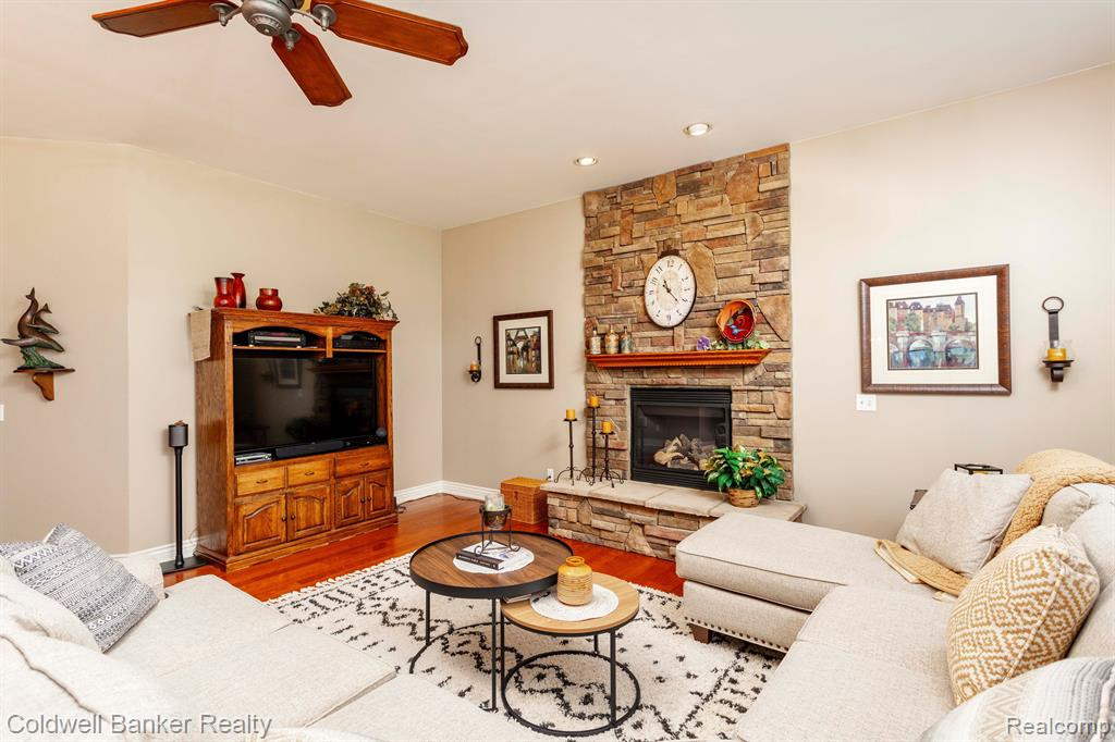 26404 GREAT PLAINS Drive, South Lyon, MI 48178 — Photo 14