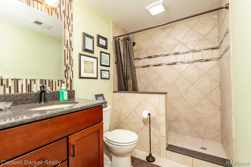 26404 GREAT PLAINS Drive, South Lyon, MI 48178 — Photo 32