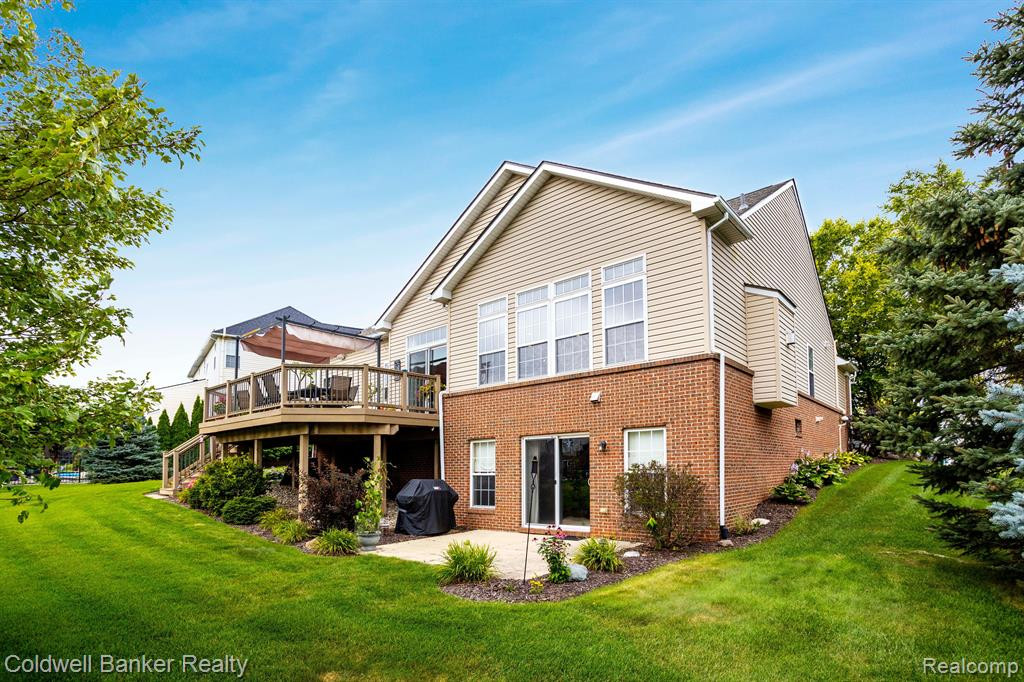26404 GREAT PLAINS Drive, South Lyon, MI 48178 — Photo 37