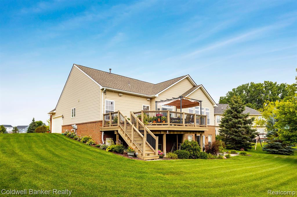 26404 GREAT PLAINS Drive, South Lyon, MI 48178 — Photo 38