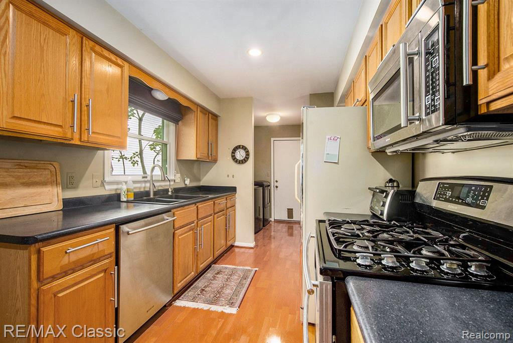 2979 S FOXRIDGE, Ann Arbor, MI 48105 — Photo 12