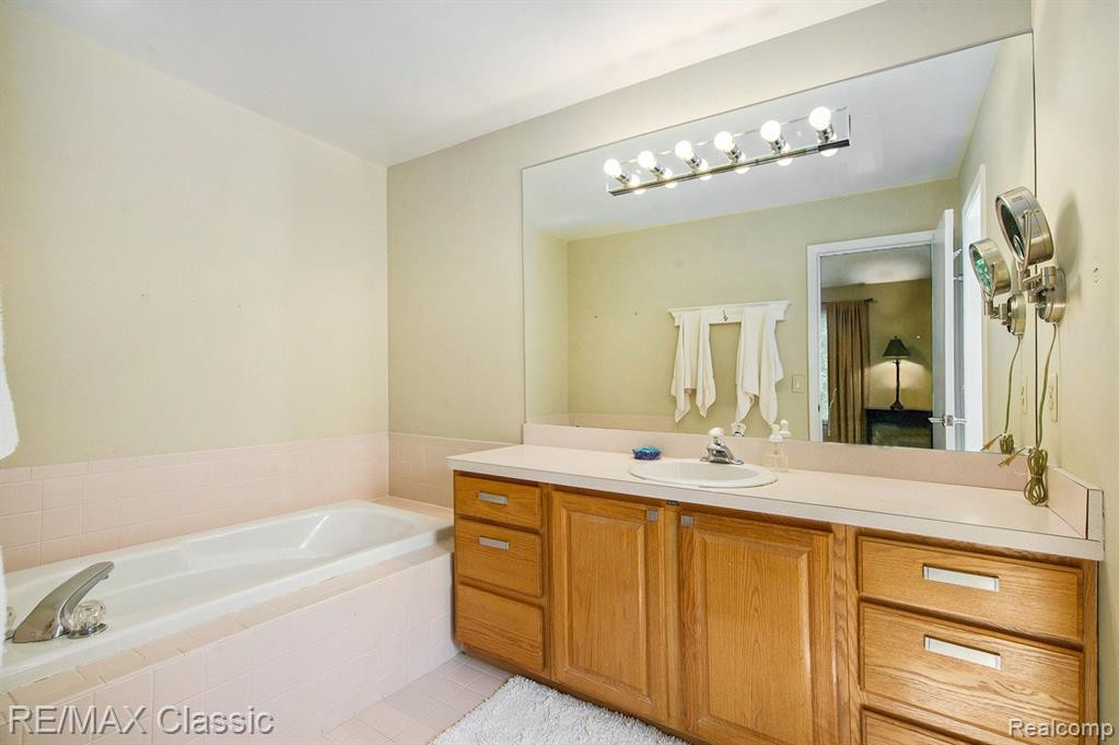 2979 S FOXRIDGE, Ann Arbor, MI 48105 — Photo 17