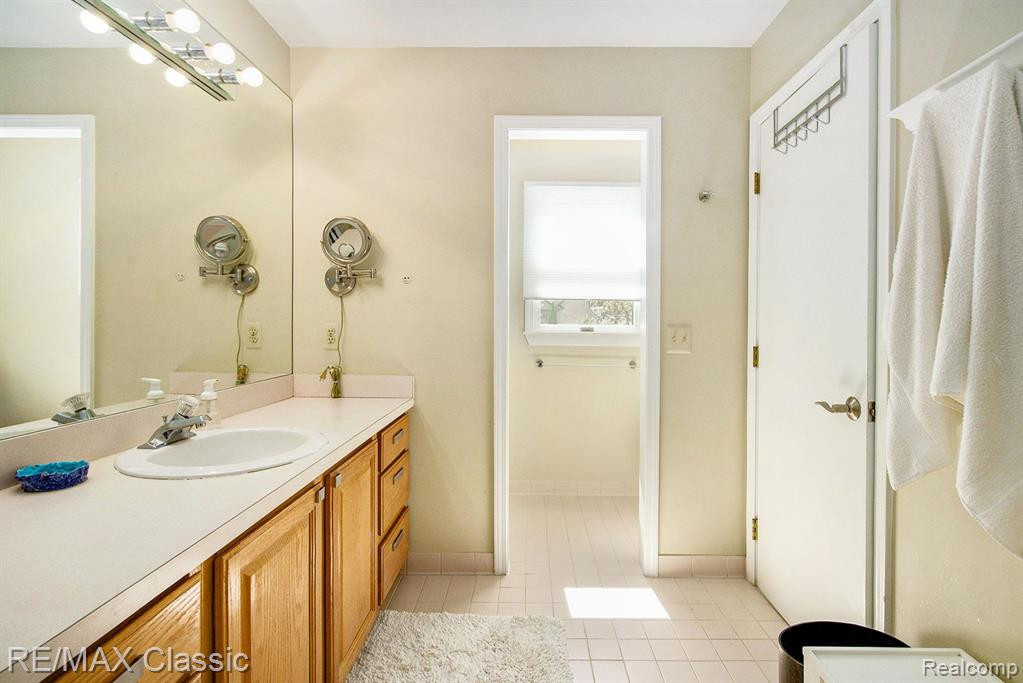 2979 S FOXRIDGE, Ann Arbor, MI 48105 — Photo 18