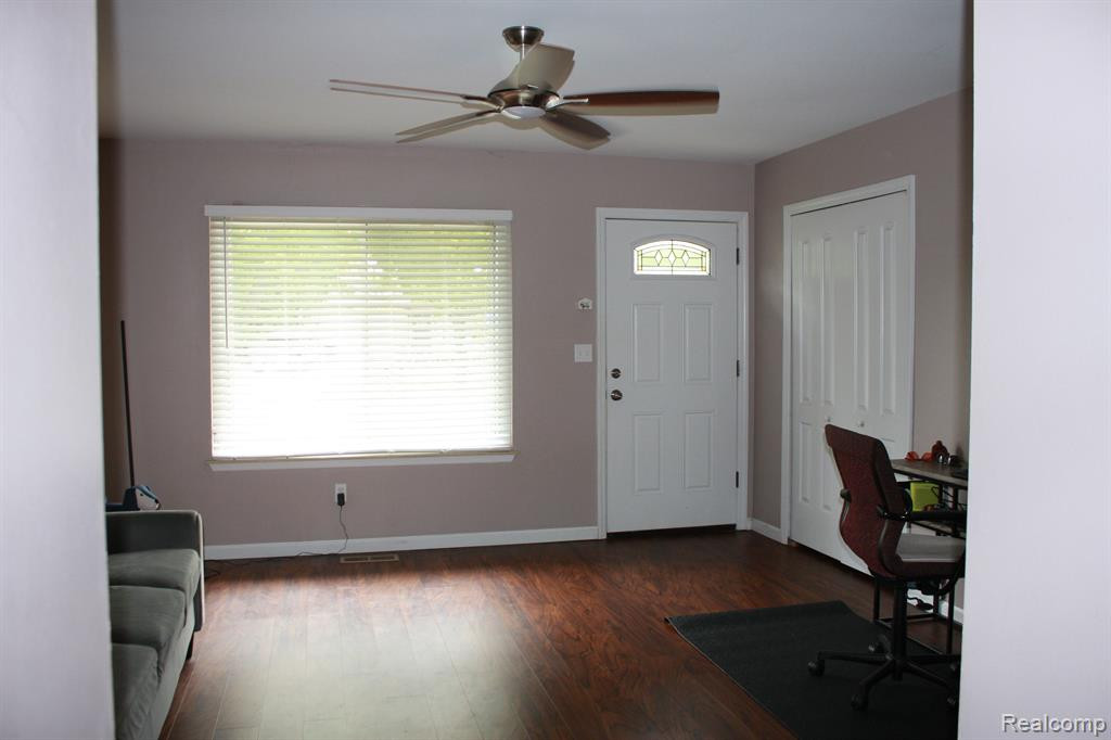 9189 ASCOT Drive, Ypsilanti, MI 48198 — Photo 5