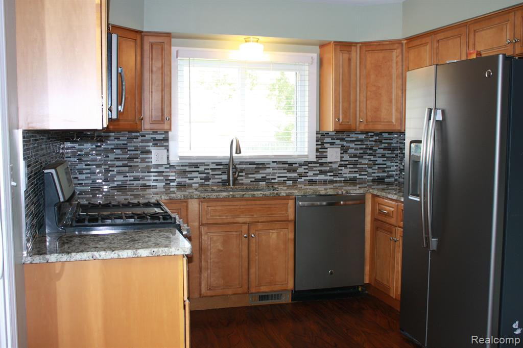 9189 ASCOT Drive, Ypsilanti, MI 48198 — Photo 8