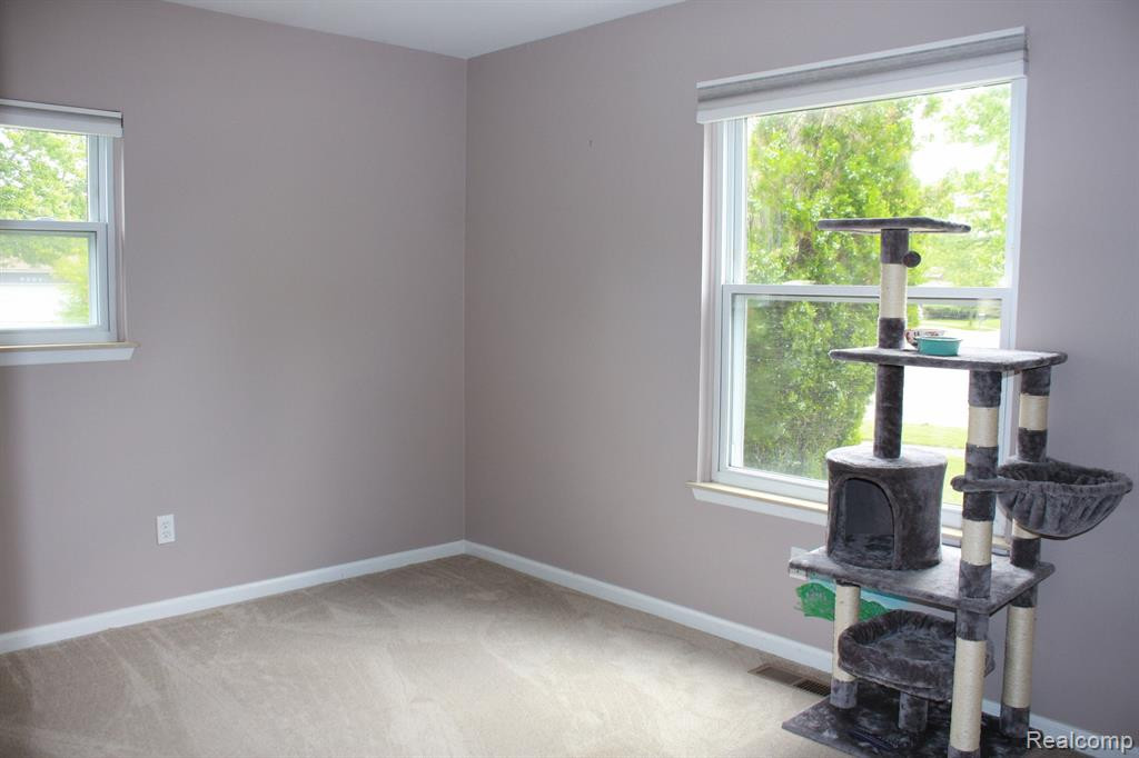9189 ASCOT Drive, Ypsilanti, MI 48198 — Photo 14