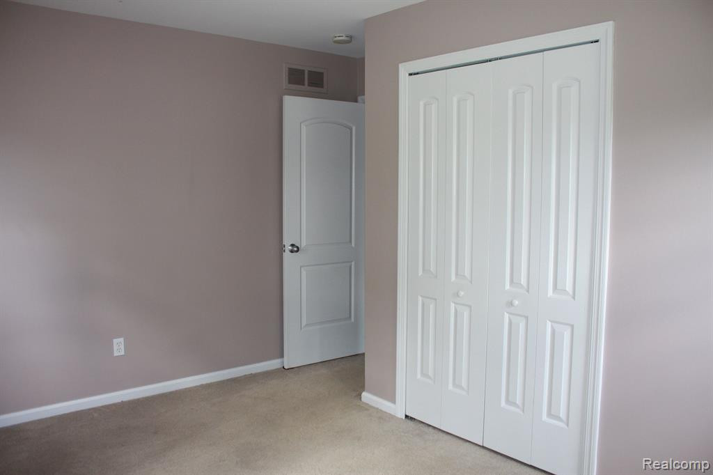 9189 ASCOT Drive, Ypsilanti, MI 48198 — Photo 15