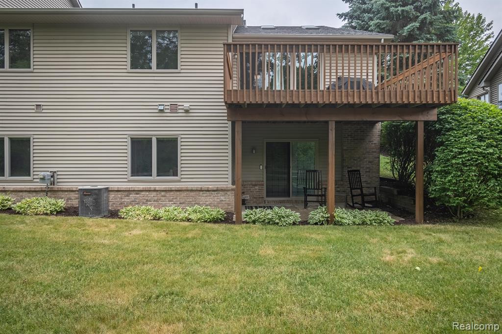 935 MILDRED J, Brighton, MI 48116 — Photo 2