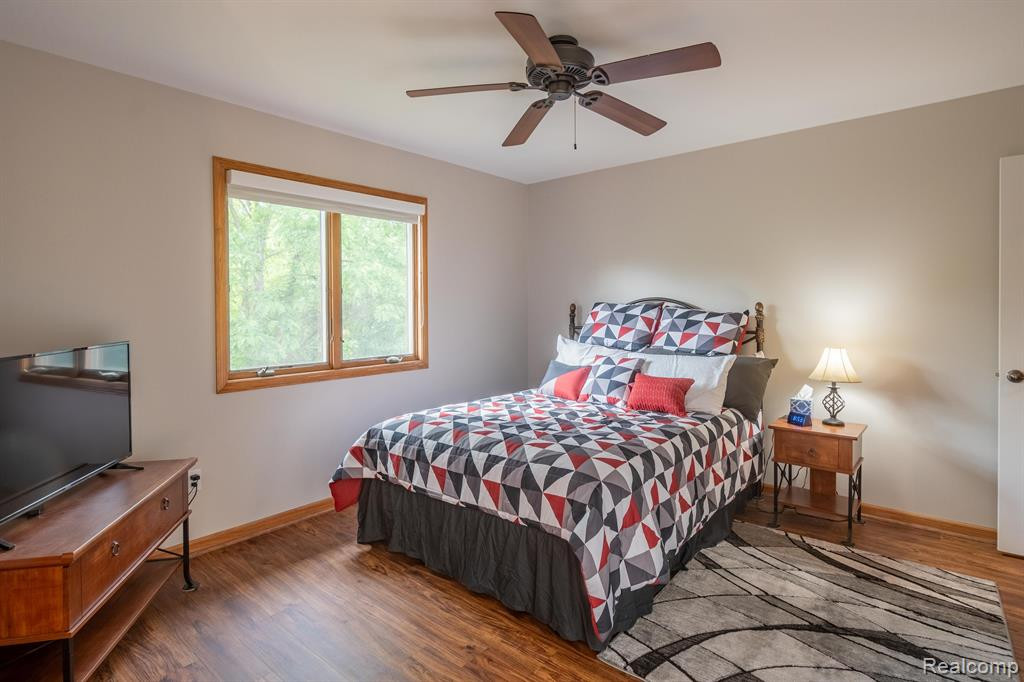 935 MILDRED J, Brighton, MI 48116 — Photo 12