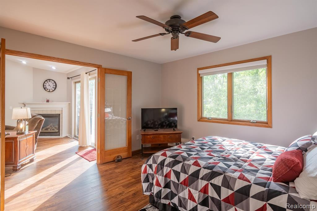 935 MILDRED J, Brighton, MI 48116 — Photo 14