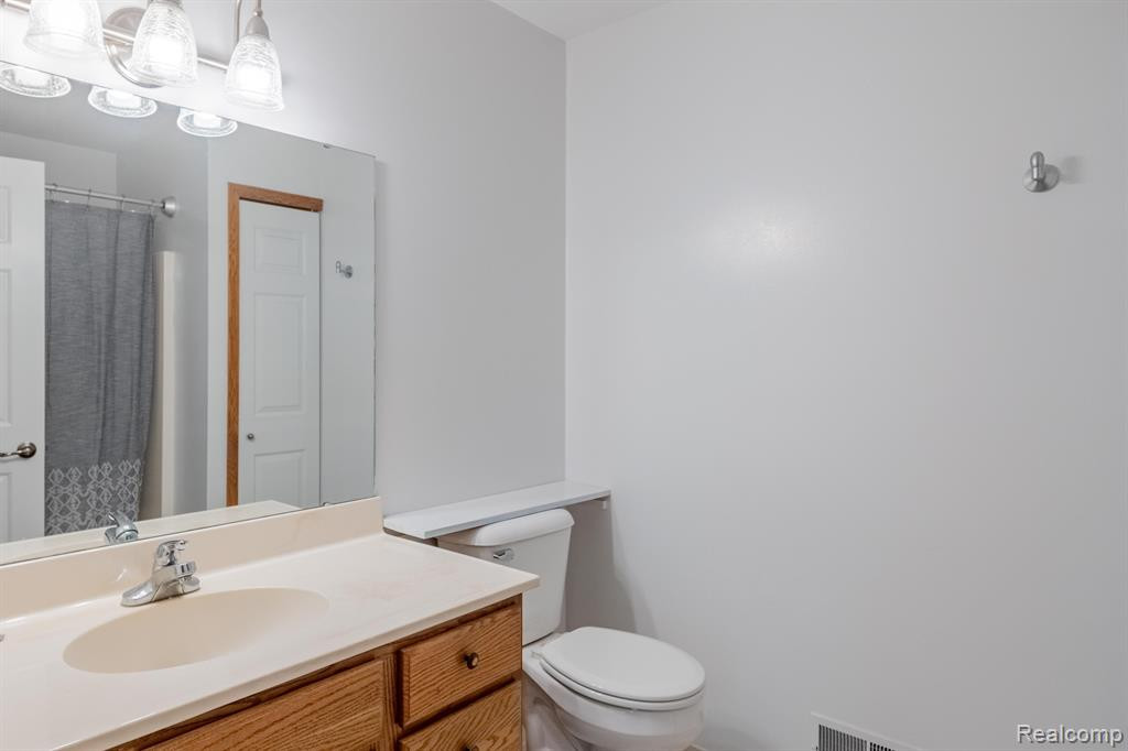 935 MILDRED J, Brighton, MI 48116 — Photo 15