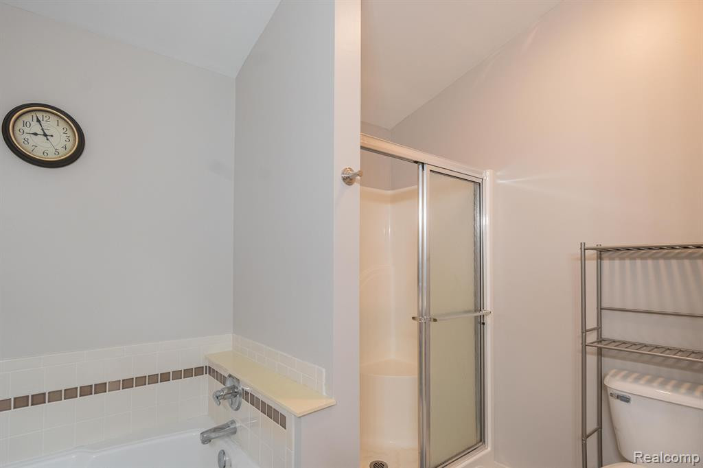 935 MILDRED J, Brighton, MI 48116 — Photo 20