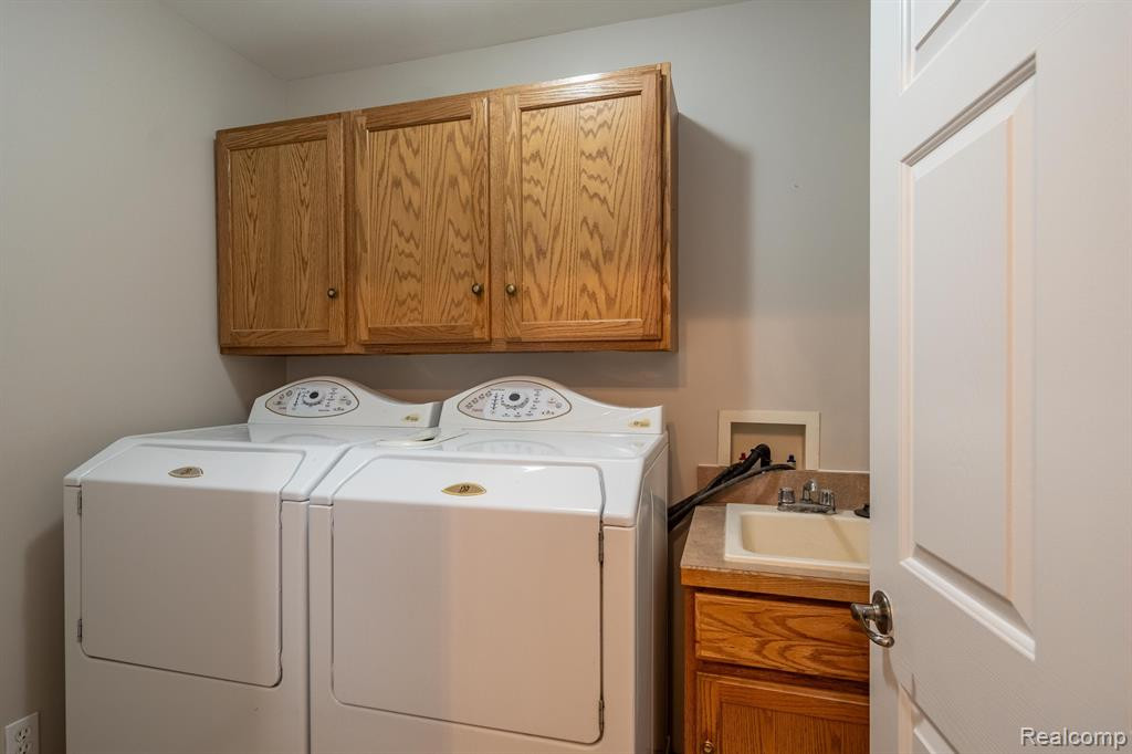 935 MILDRED J, Brighton, MI 48116 — Photo 21