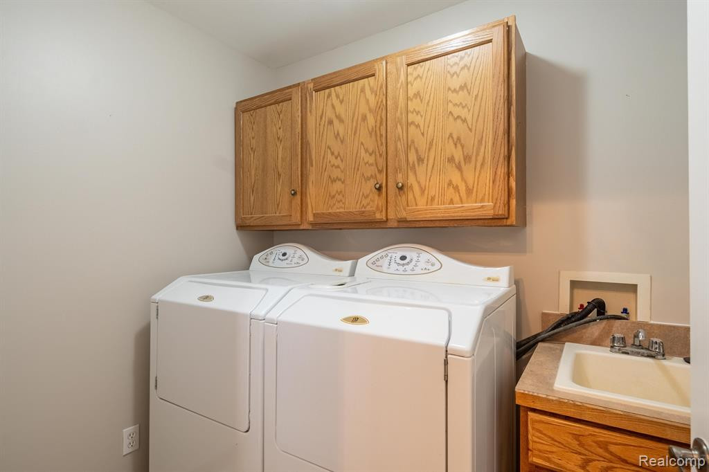 935 MILDRED J, Brighton, MI 48116 — Photo 22