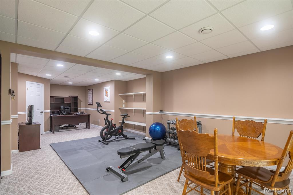 935 MILDRED J, Brighton, MI 48116 — Photo 23