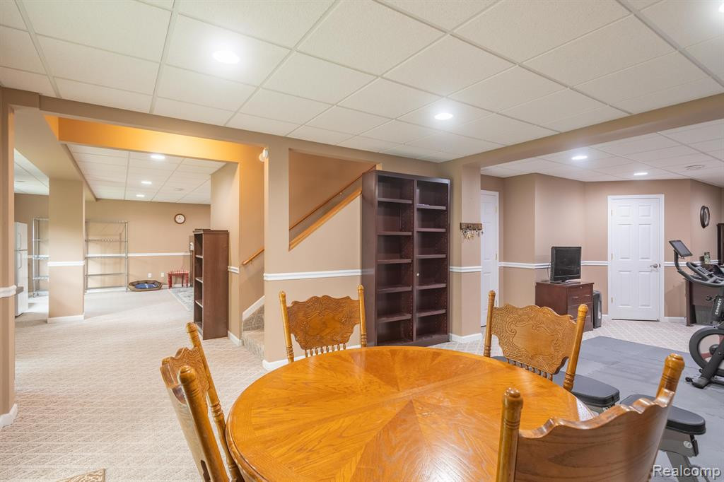 935 MILDRED J, Brighton, MI 48116 — Photo 24