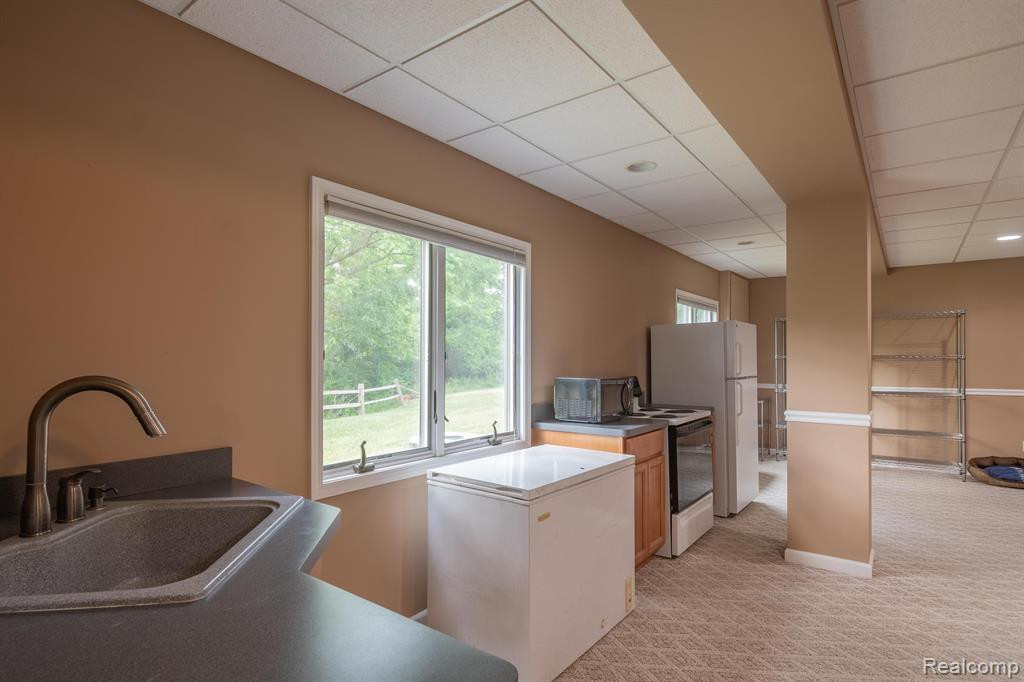 935 MILDRED J, Brighton, MI 48116 — Photo 26
