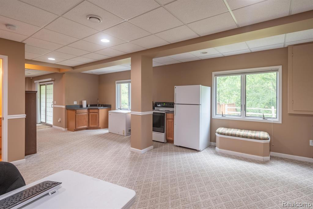 935 MILDRED J, Brighton, MI 48116 — Photo 27