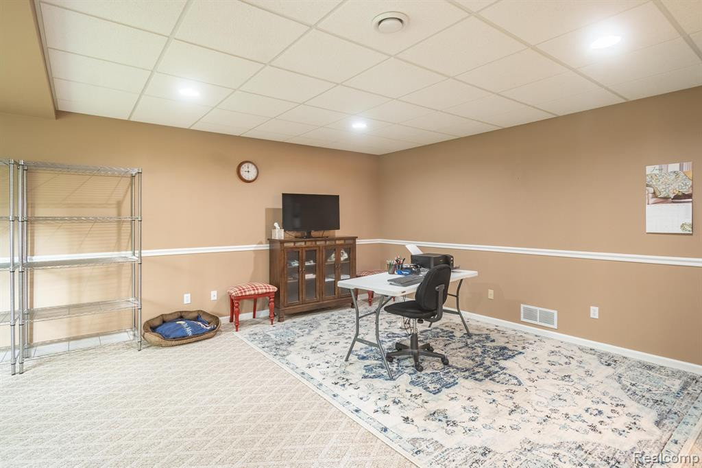 935 MILDRED J, Brighton, MI 48116 — Photo 29