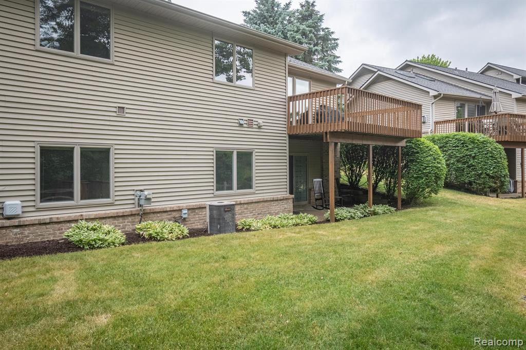 935 MILDRED J, Brighton, MI 48116 — Photo 37