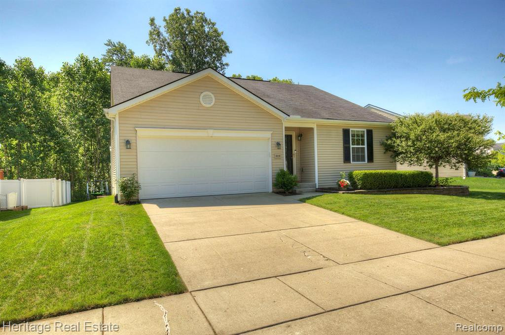 8218 BAYBERRY Court, Dexter, MI 48130 — Photo 4