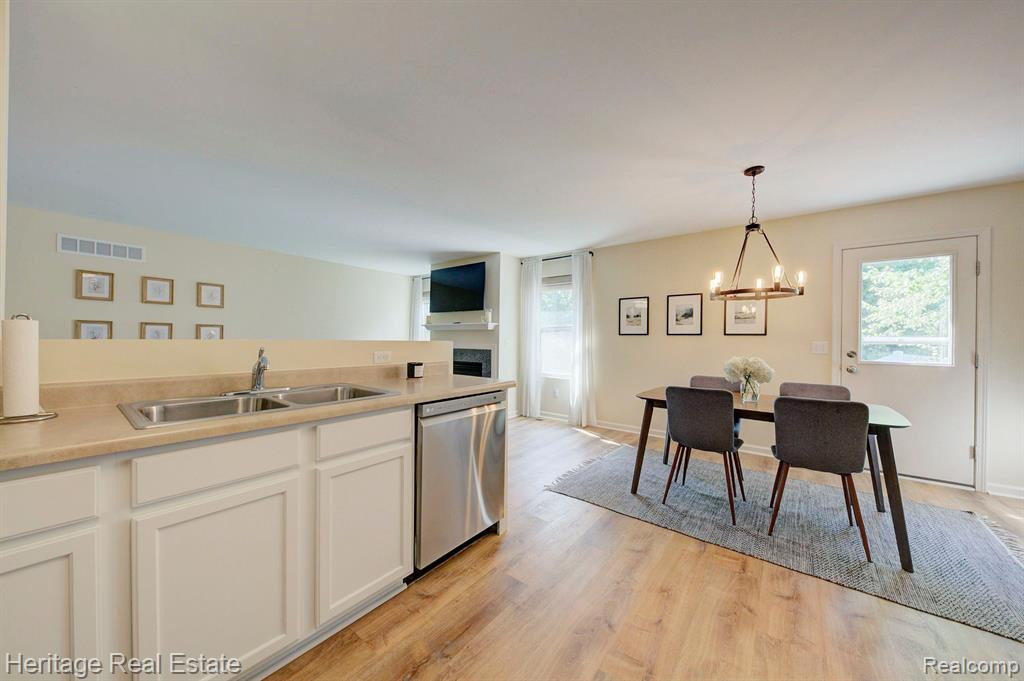 8218 BAYBERRY Court, Dexter, MI 48130 — Photo 17