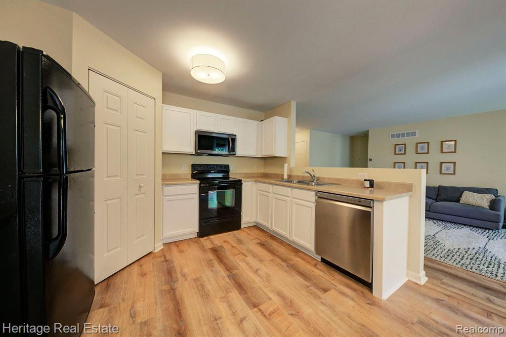 8218 BAYBERRY Court, Dexter, MI 48130 — Photo 19