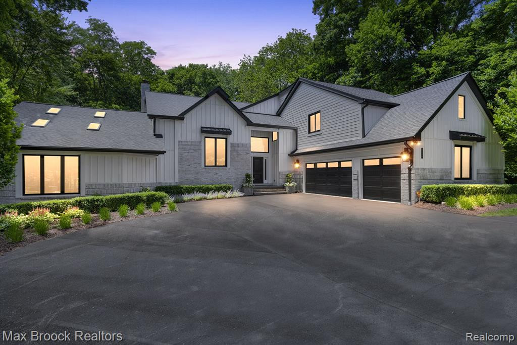 4334 S BAY Drive, Orchard Lake Village, MI 48323 — front exterior