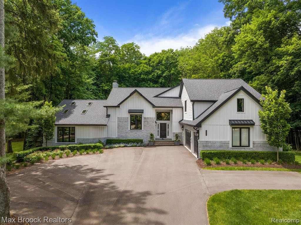 4334 S BAY Drive, Orchard Lake Village, MI 48323 — Photo 3