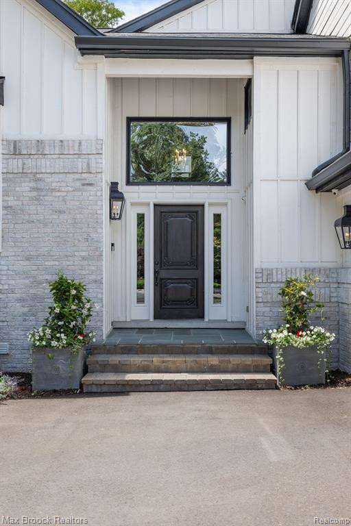 4334 S BAY Drive, Orchard Lake Village, MI 48323 — Photo 4