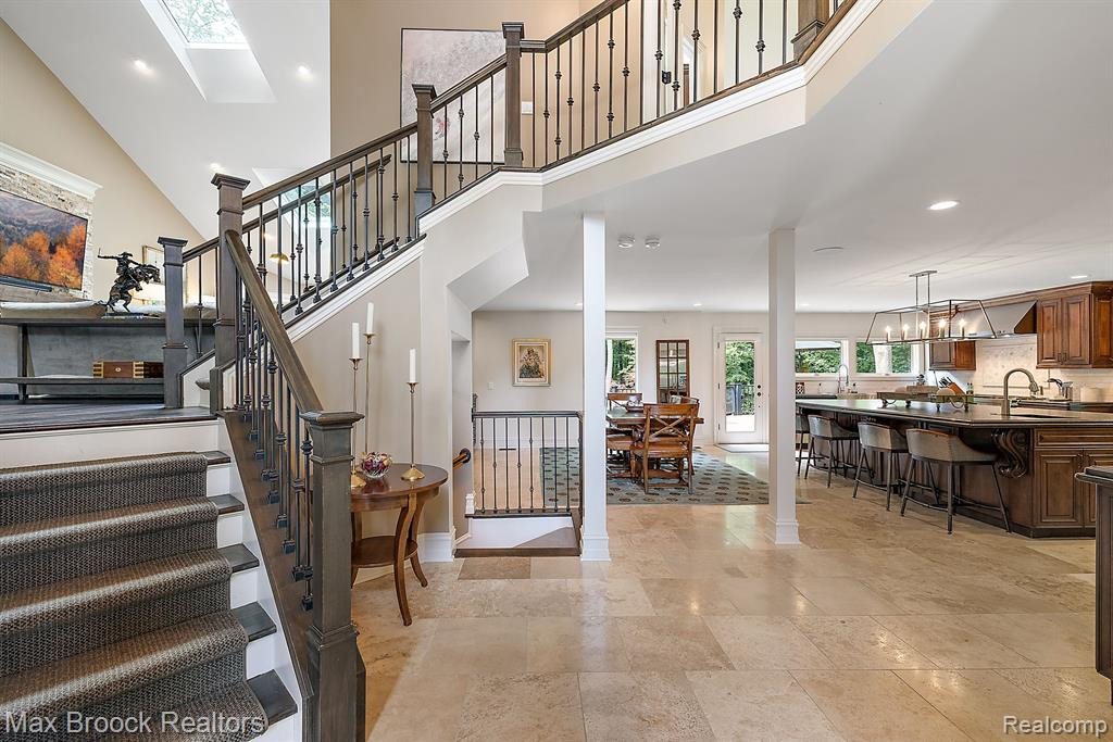 4334 S BAY Drive, Orchard Lake Village, MI 48323 — Photo 6