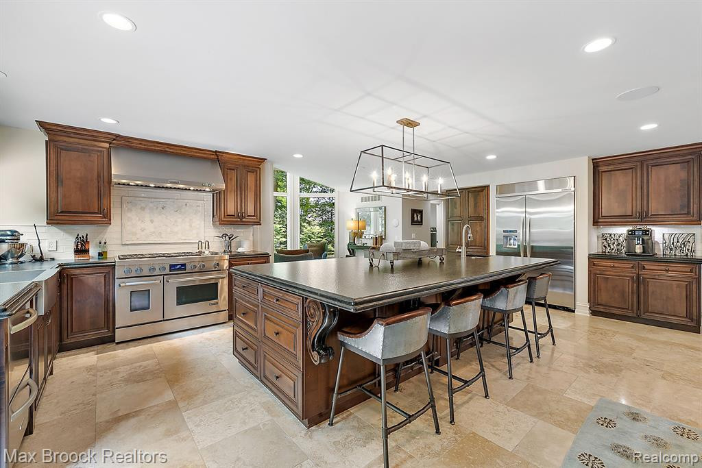 4334 S BAY Drive, Orchard Lake Village, MI 48323 — Photo 9