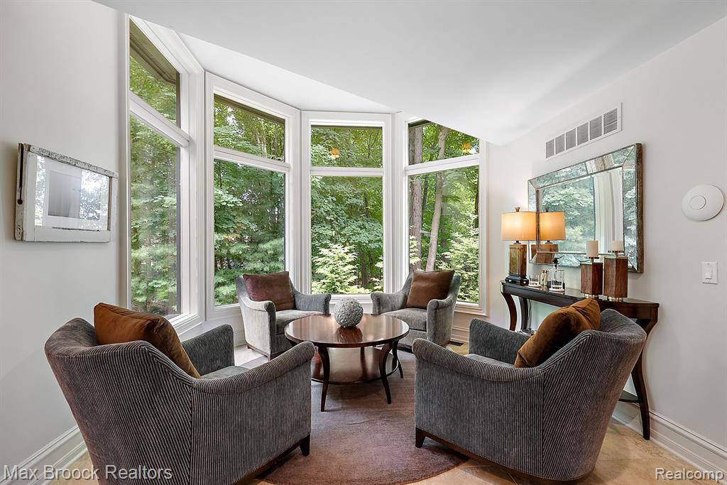 4334 S BAY Drive, Orchard Lake Village, MI 48323 — Photo 12